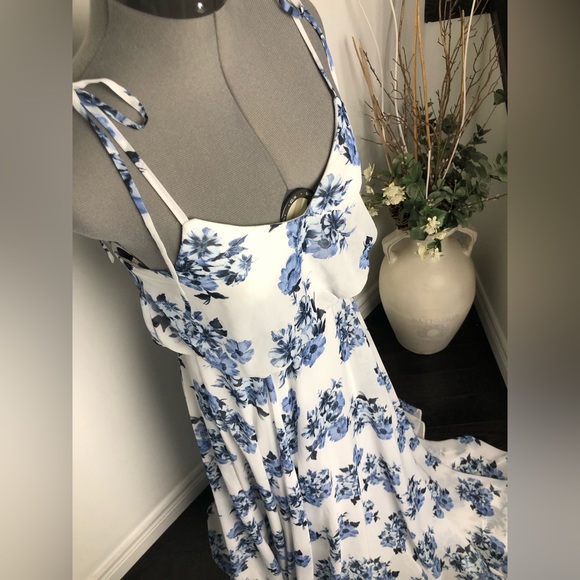 Lulu’s Pollen for You Blue and White Floral Print Maxi Dress - Picture 6 of 10